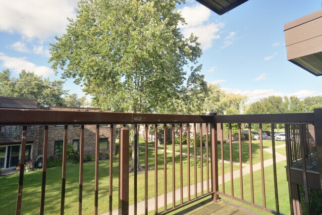 Building Photo - 1205 Pleasant Run Dr