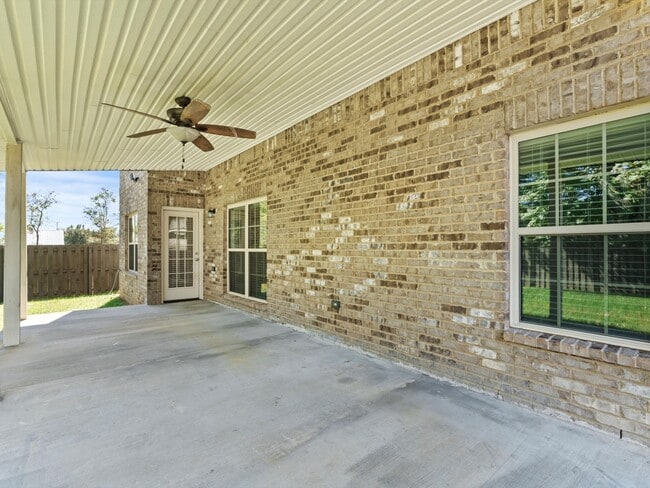 Building Photo - 114 Summer Pointe Ln NW