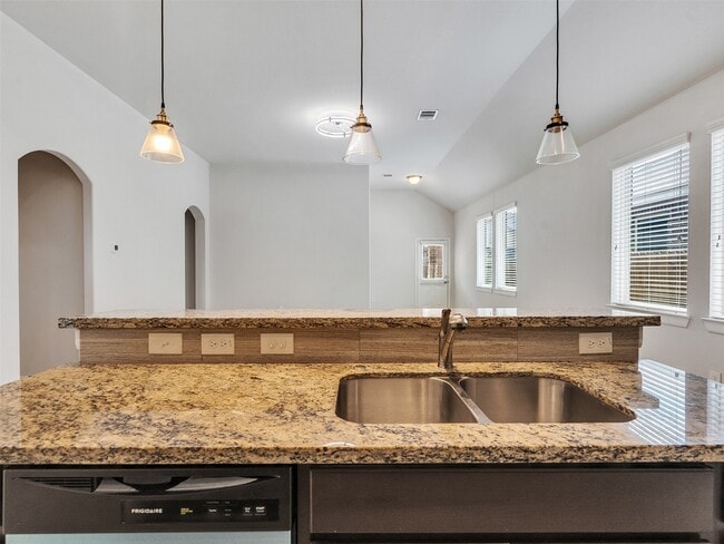 Building Photo - 10026 Thicket Park Ln