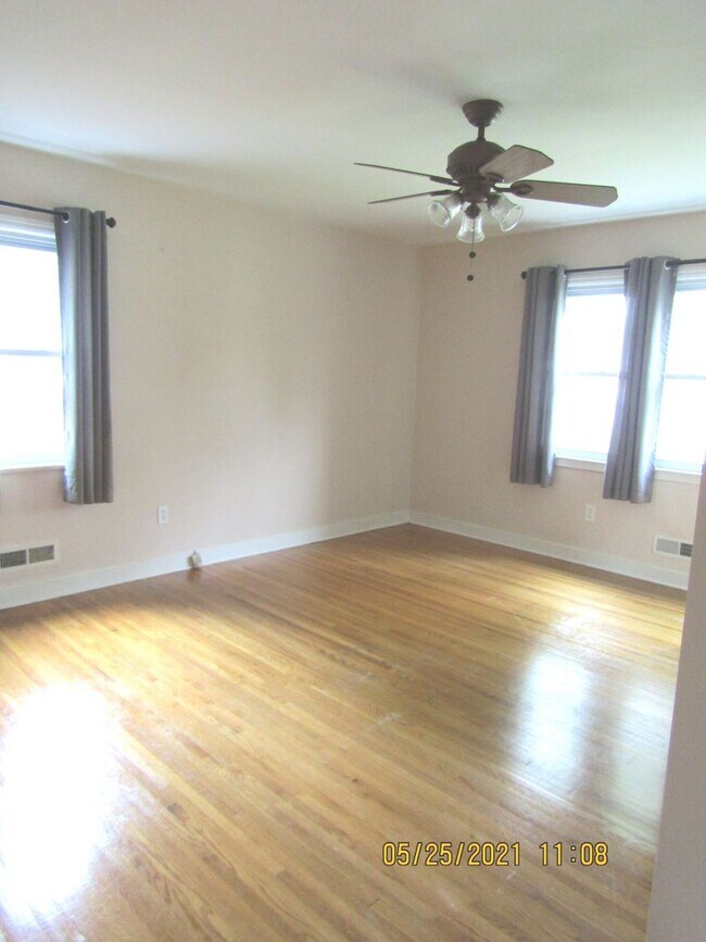 Building Photo - 3033 Belle Haven Dr