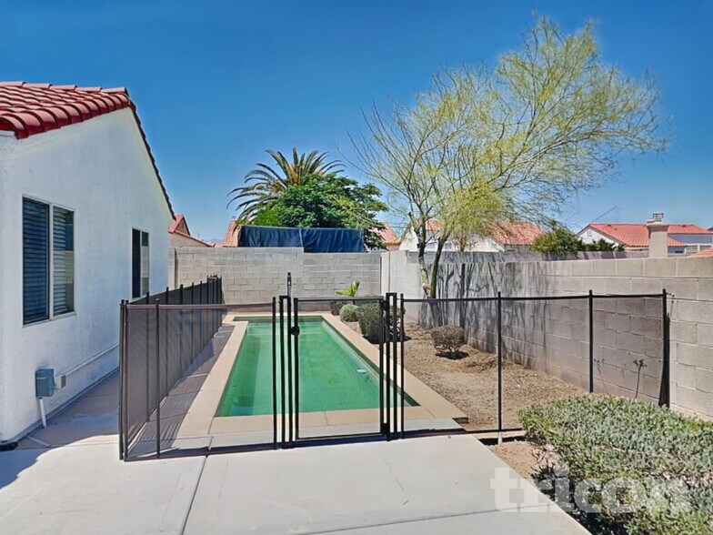 Building Photo - 710 Wolf Lake Ave