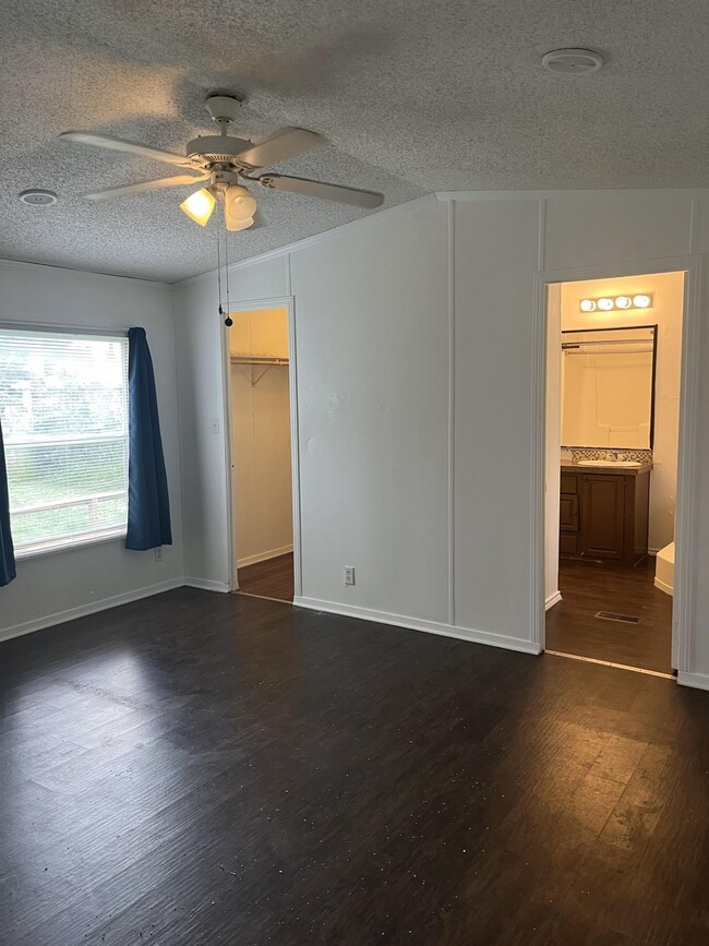 Building Photo - 1405 Harper Dr