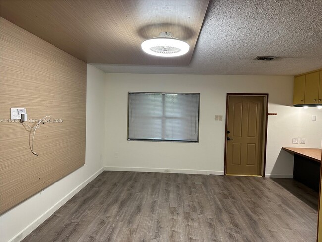 Building Photo - 1411 SW 24th Ct