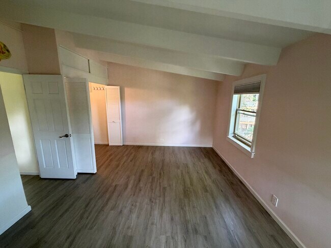 Building Photo - 2148 W Rosemont Ave