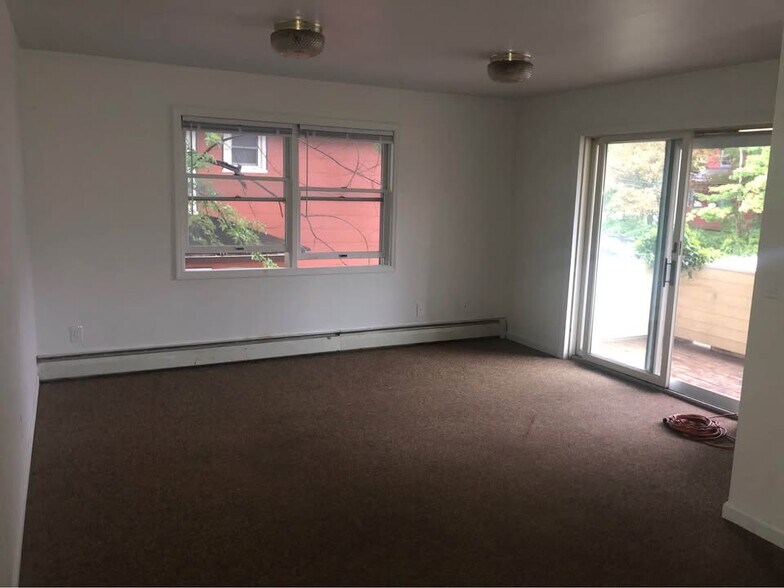 Building Photo - 406 Hillview Pl