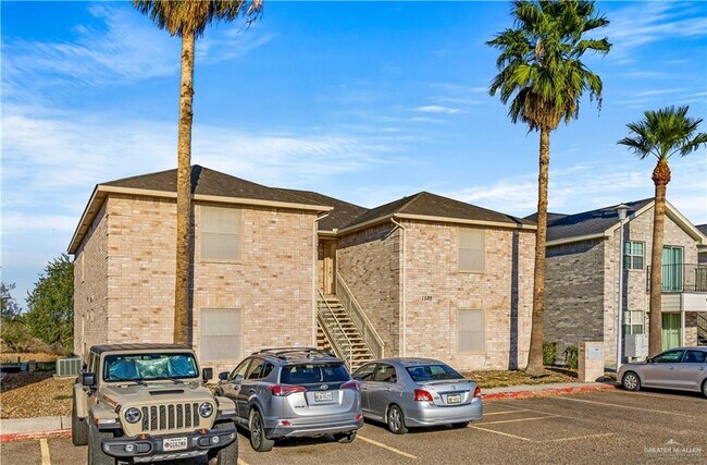 Building Photo - 1523 Oasis Dr
