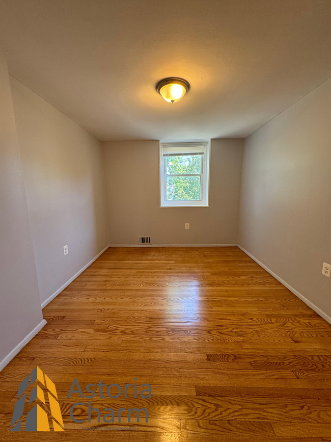 Building Photo - New Beautiful 2bed+DEN/1bath in Parkville.