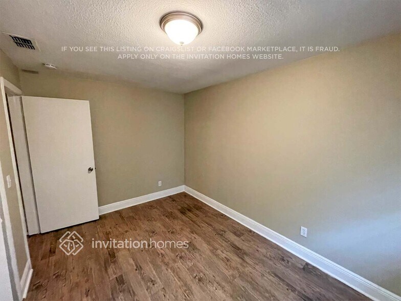 Building Photo - 7012 Allview Dr