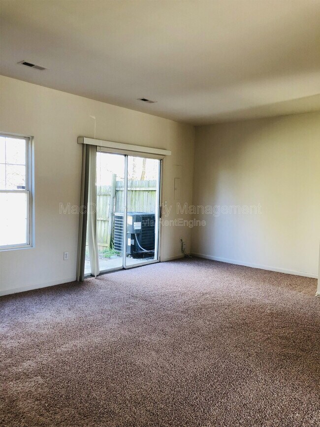 Building Photo - 11009 Bevin Dr