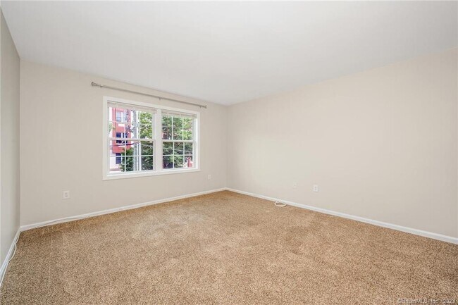 Building Photo - 28 3rd St