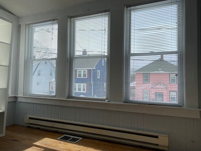 Building Photo - 56 Echo St