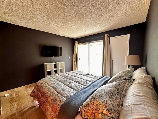 Building Photo - AVAILABLE NOW!! 1 BEDROOM 1 BATHROOM CONDO IN MISSION LAKES DESERT HOT SPRINGS