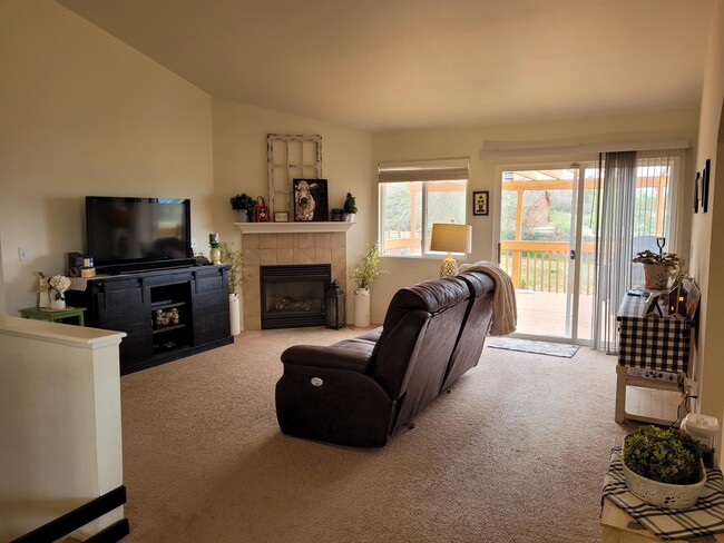 Building Photo - 97 Misty Creek Dr