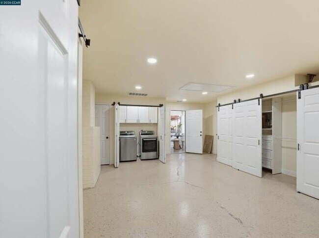Building Photo - 65 Belinda Dr