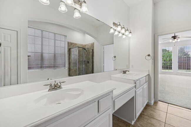 Building Photo - 11295 Apple Valley Dr