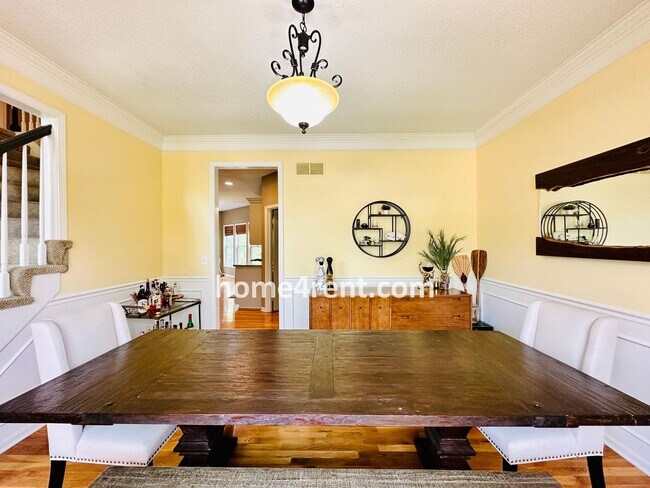 Building Photo - Beautiful Four Bedroom Home in a Quiet Nei...