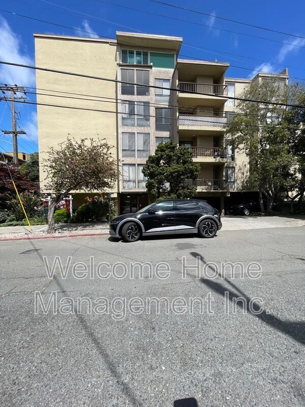 Building Photo - 771 Kingston Ave