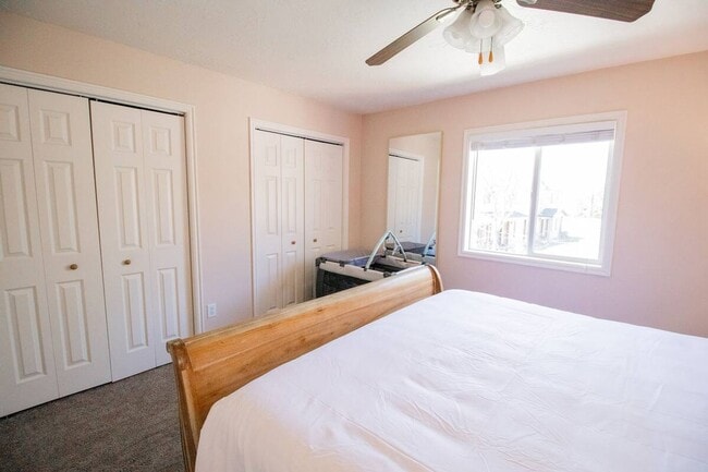 Building Photo - 592 Sunflower Rd