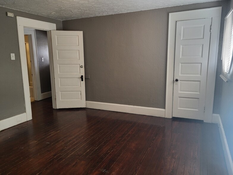 Building Photo - 241 Irisdale Pl