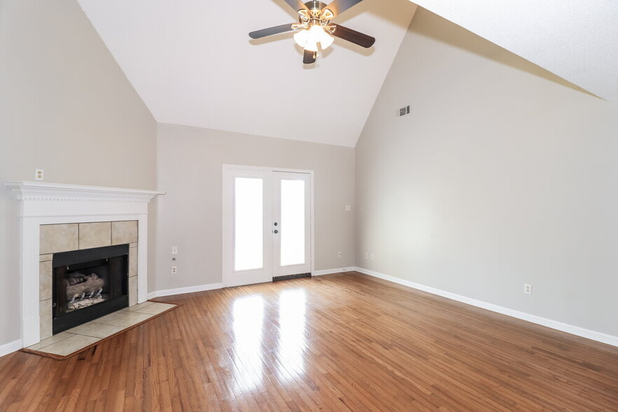 Building Photo - 8893 Wenham Cove E