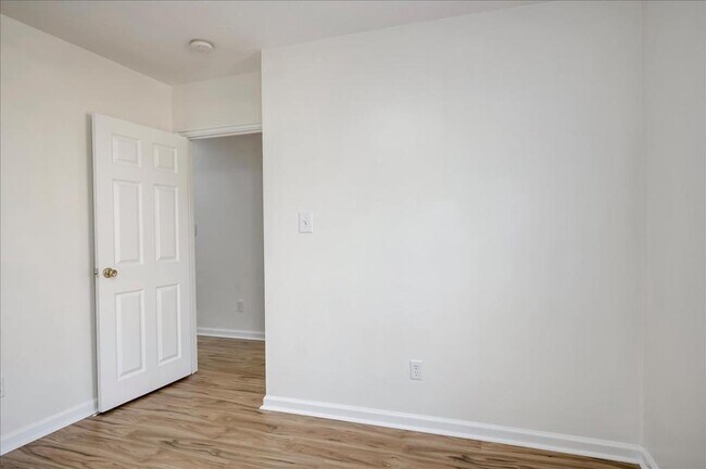 Building Photo - 953 Hopkins St