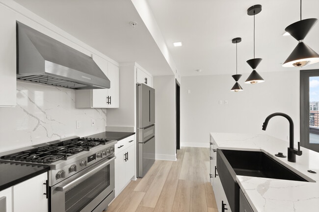 Building Photo - 701 N Henry St