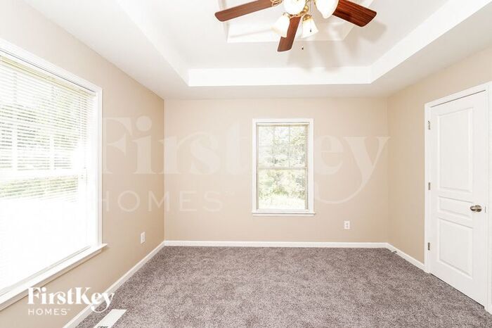 Building Photo - 105 Whispering Way