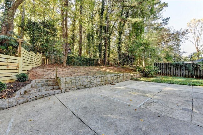 Building Photo - 4597 Briarcliff Rd NE