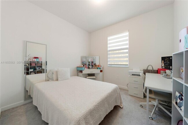 Building Photo - 26431 SW 148th Ave