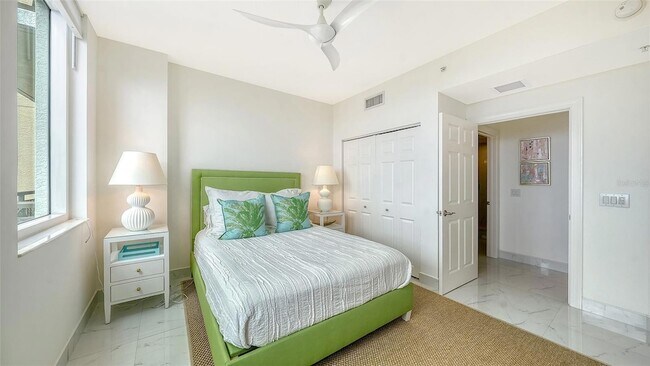 Building Photo - 800 N Tamiami Trl