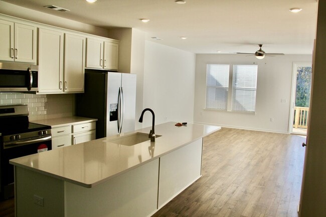 Building Photo - 466 Blair Rd