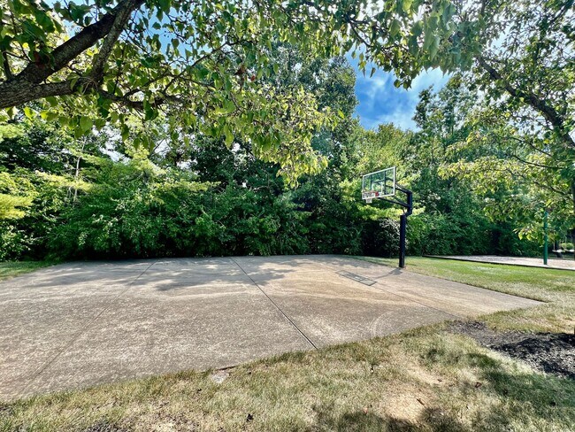Building Photo - 6608 Rosemont Ln