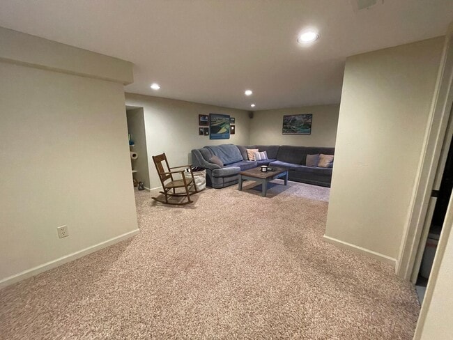 Building Photo - CHARMING HOME IN GREAT LOCATION!