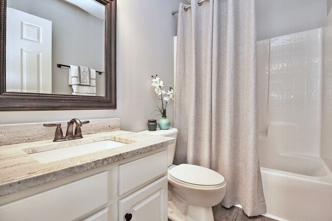 Building Photo - Townhome in South Park for Rent!