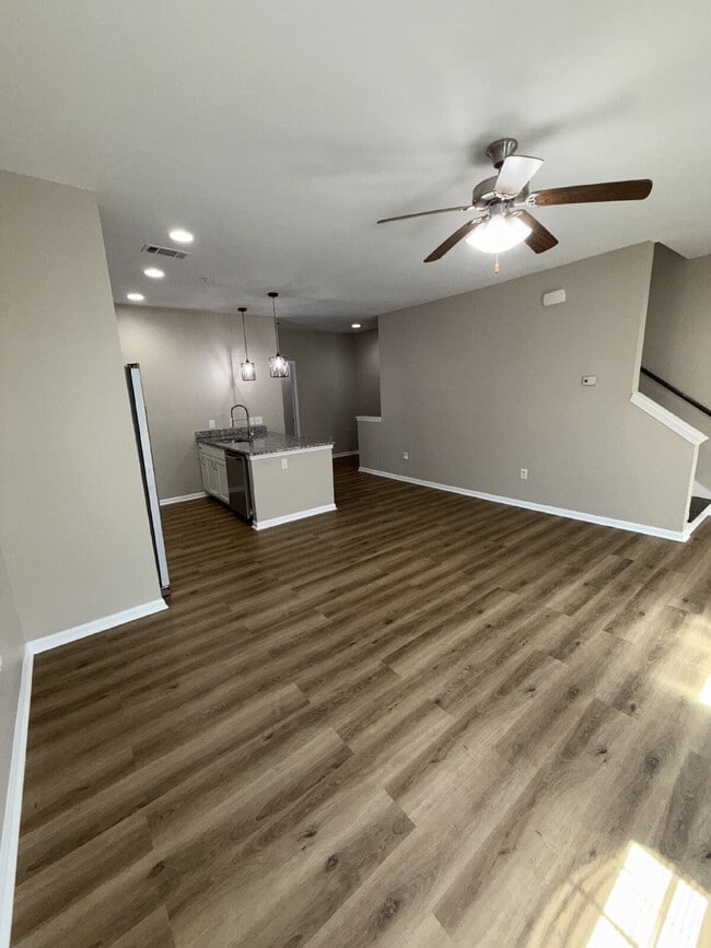 Building Photo - 222 Town Center Dr