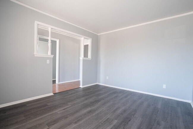 Building Photo - 4 Bedroom Home Available For Immediate Move In!!