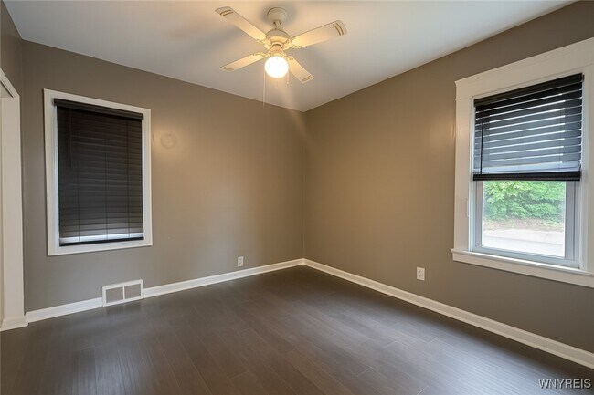 Building Photo - 1133 Hertel Ave