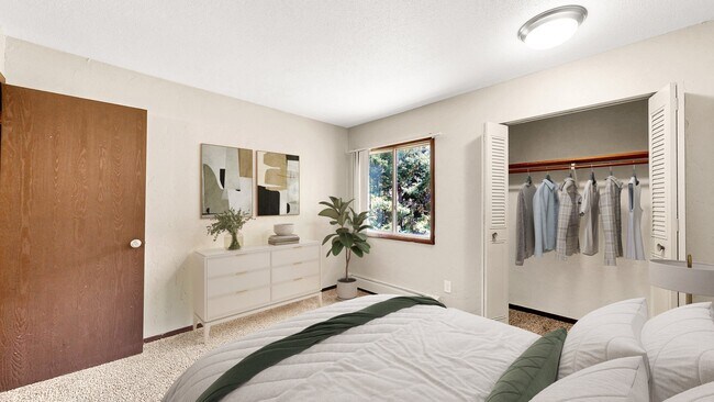 Building Photo - River Park Crossing