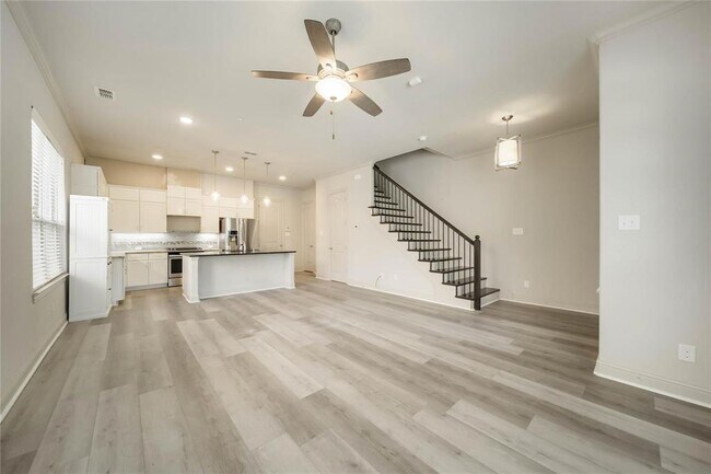Building Photo - 2745 Troutt Dr