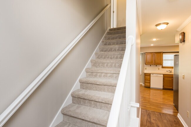 Building Photo - 5558 Parker Hill Ln