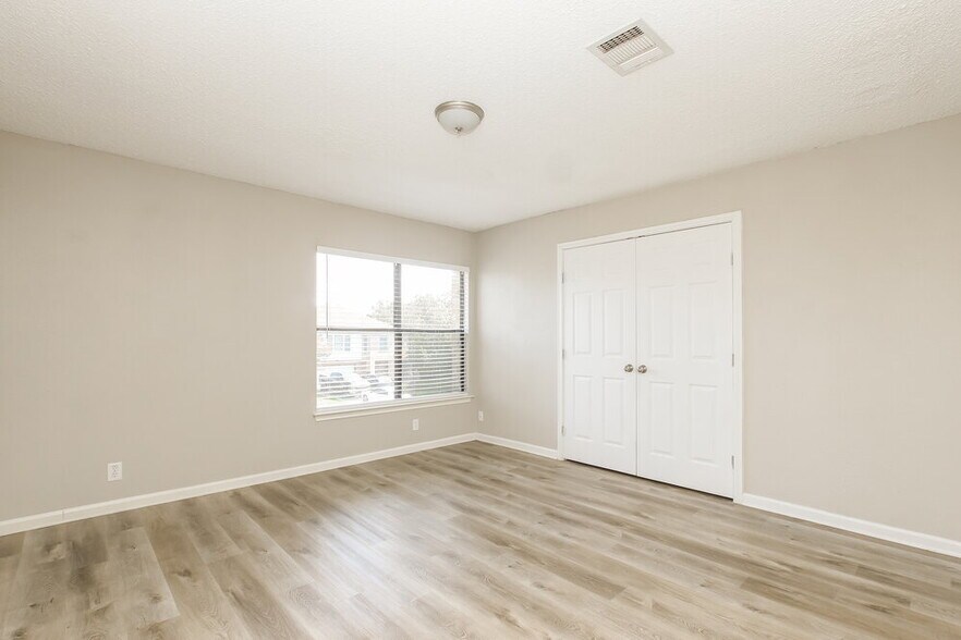 Building Photo - 1232 Dexford Dr