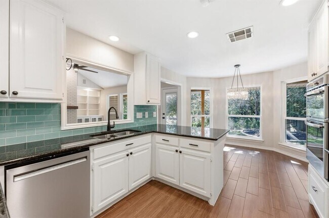 Building Photo - 205 Tellus St