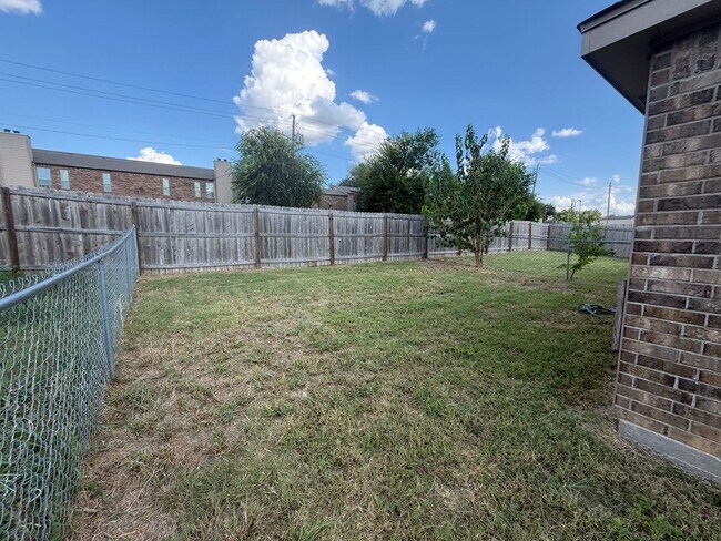 Building Photo - 403 Olaf Dr