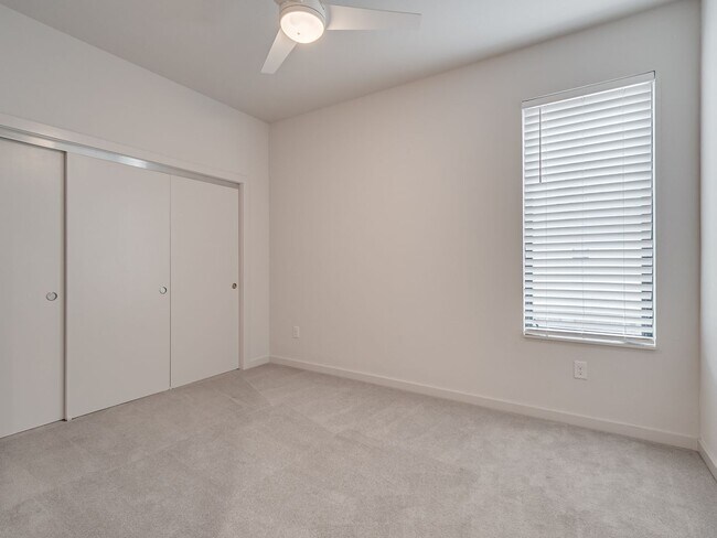 Building Photo - 627 Couch Dr