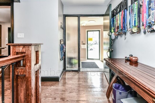 Building Photo - 1328 N Ivanhoe St