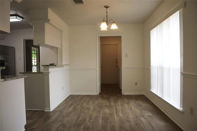 Building Photo - 915 Valley Ranch Dr
