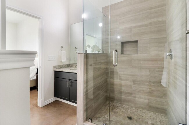 Building Photo - Charming 3-Bedroom Townhome near Lake Tawakoni!