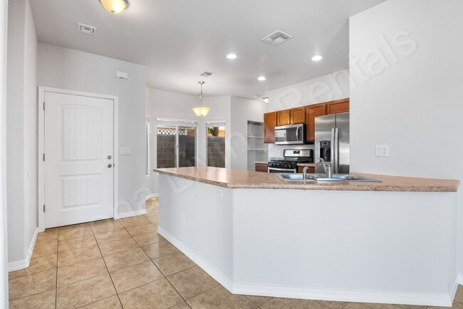 Building Photo - CHARMING TWO BEDROOM
