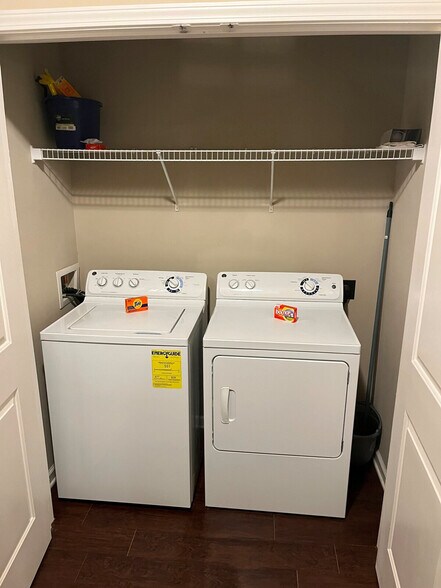 Building Photo - 460 Seven Farms Drive