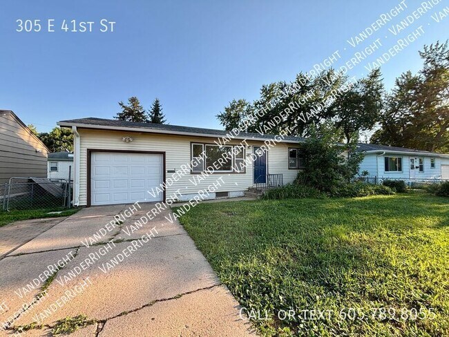 Building Photo - 305 E 41st St